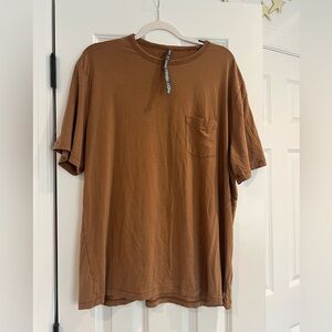 Vuori Men's Brown Short Sleeve Tee
